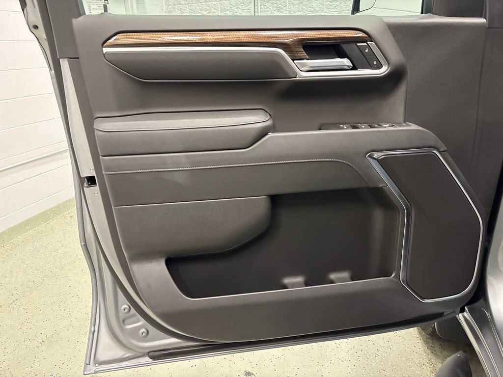 2026 Chevrolet Silverado 1500 RST Crew Cab Short Box 4WD