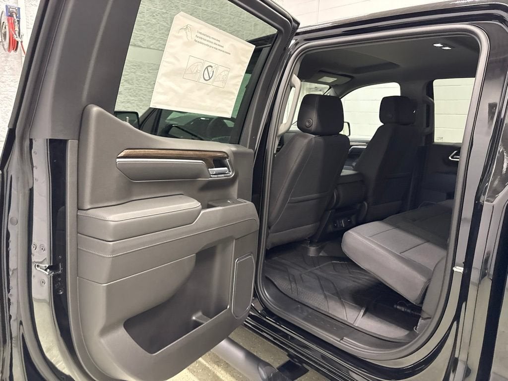 2026 Chevrolet Silverado 1500 RST Crew Cab Short Box 4WD