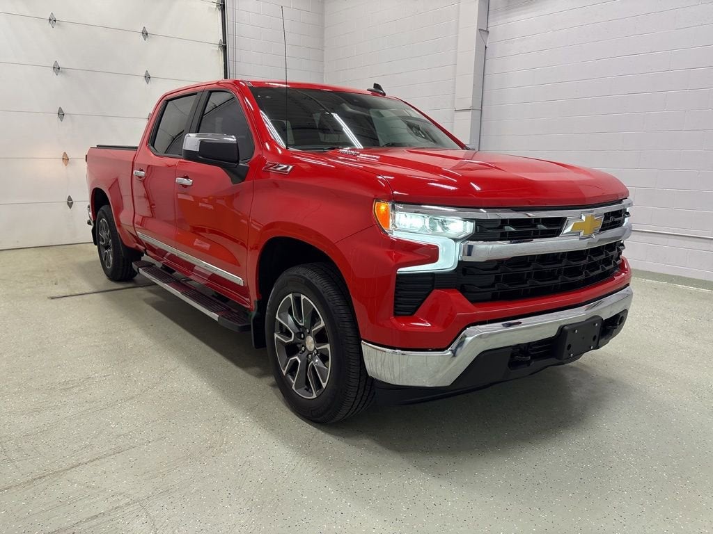 Used 2024 Chevrolet Silverado 1500 LT with VIN 1GCUDDE83RZ228479 for sale in Rogers, Minnesota