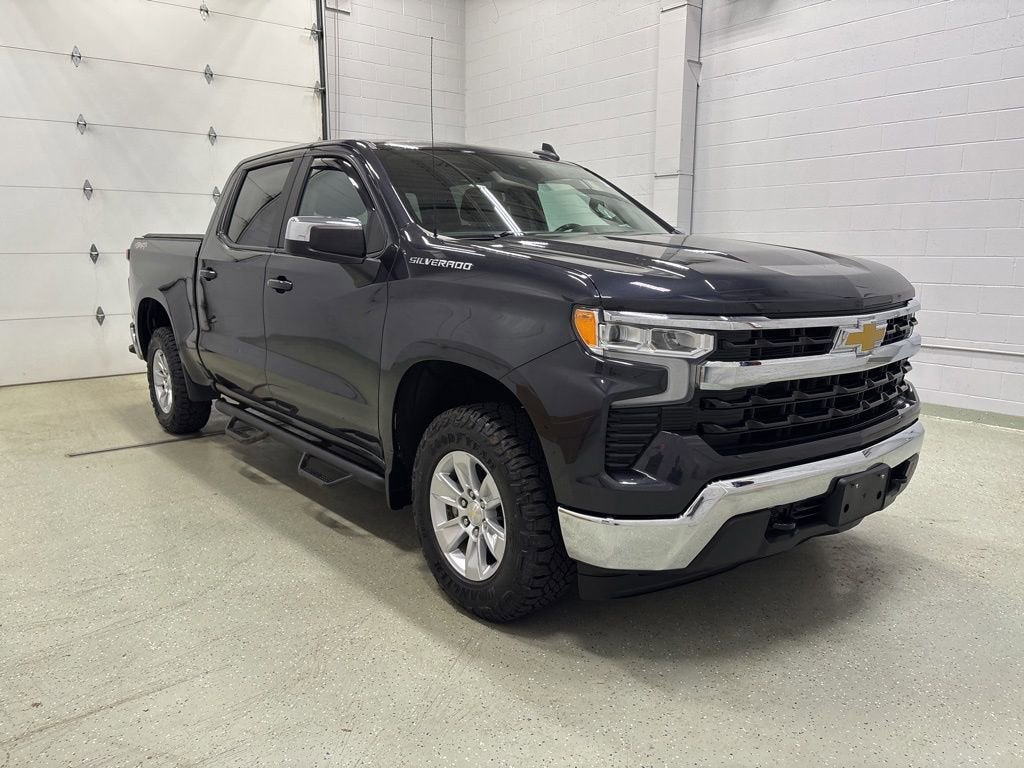 Used 2022 Chevrolet Silverado 1500 LT with VIN 1GCUDDED1NZ545975 for sale in Rogers, Minnesota