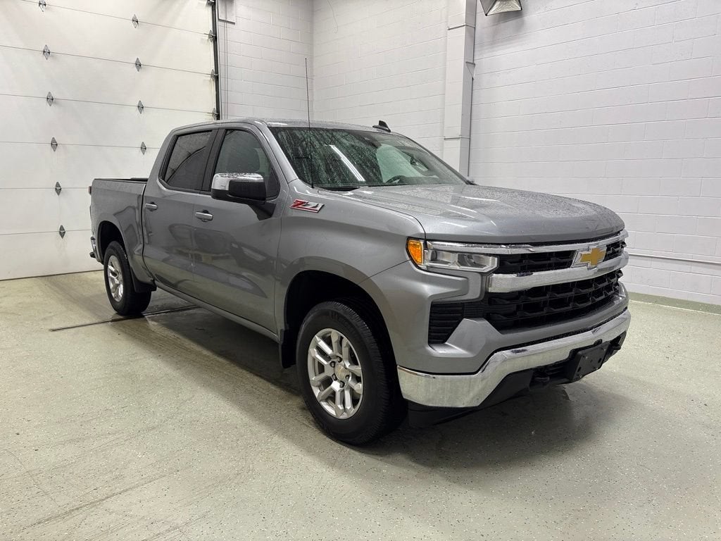 Used 2024 Chevrolet Silverado 1500 LT with VIN 1GCUDDED9RZ335470 for sale in Rogers, Minnesota