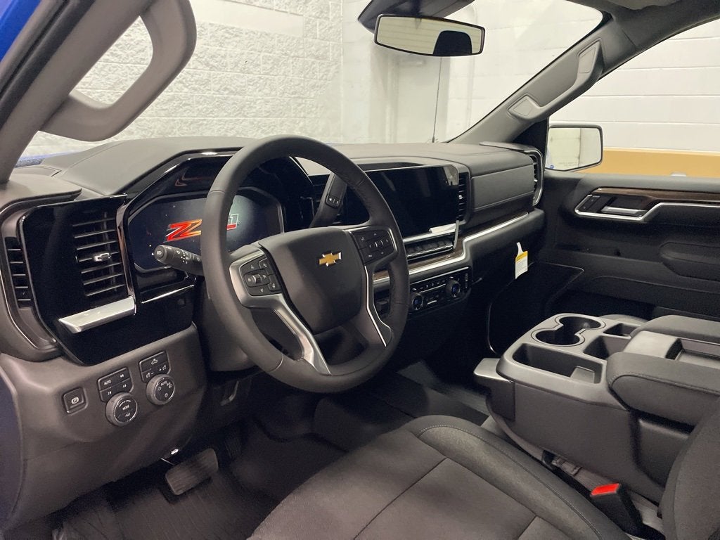 2026 Chevrolet Silverado 1500 LT Crew Cab Short Box 4WD