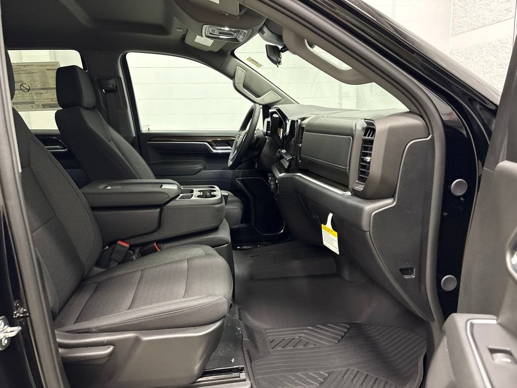 2026 Chevrolet Silverado 1500 LT Crew Cab Standard Box 4WD