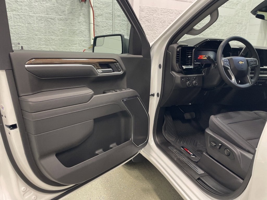 2026 Chevrolet Silverado 1500 LT Crew Cab Short Box 4WD