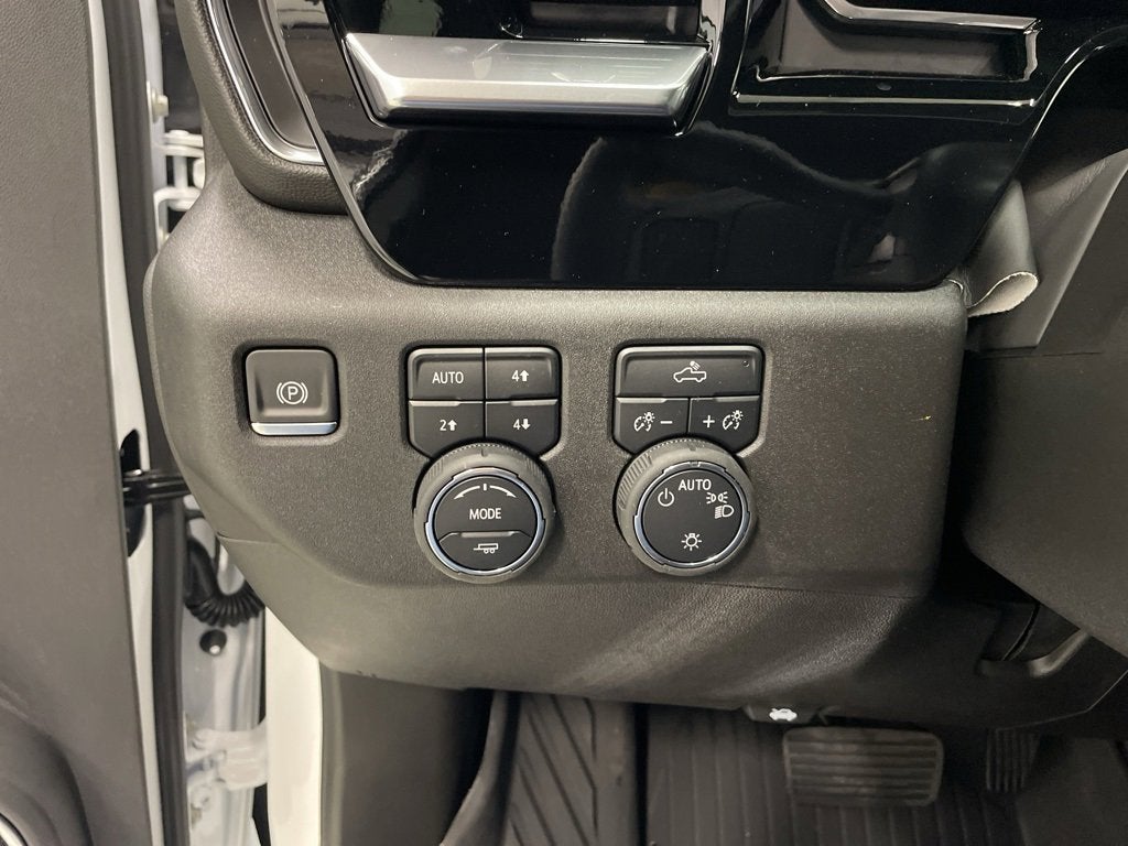 2026 Chevrolet Silverado 1500 LT Crew Cab Short Box 4WD