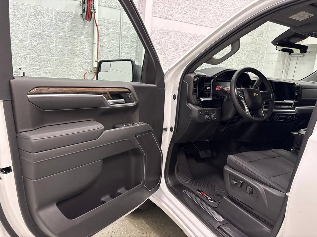 2026 Chevrolet Silverado 1500 LT Crew Cab Standard Box 4WD