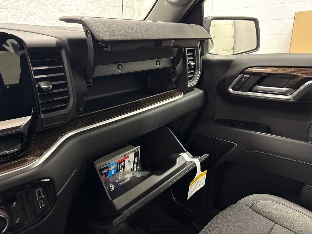 2026 Chevrolet Silverado 1500 RST Crew Cab Short Box 4WD