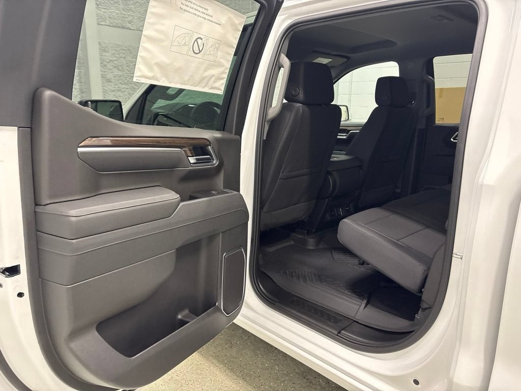 2026 Chevrolet Silverado 1500 RST Crew Cab Short Box 4WD