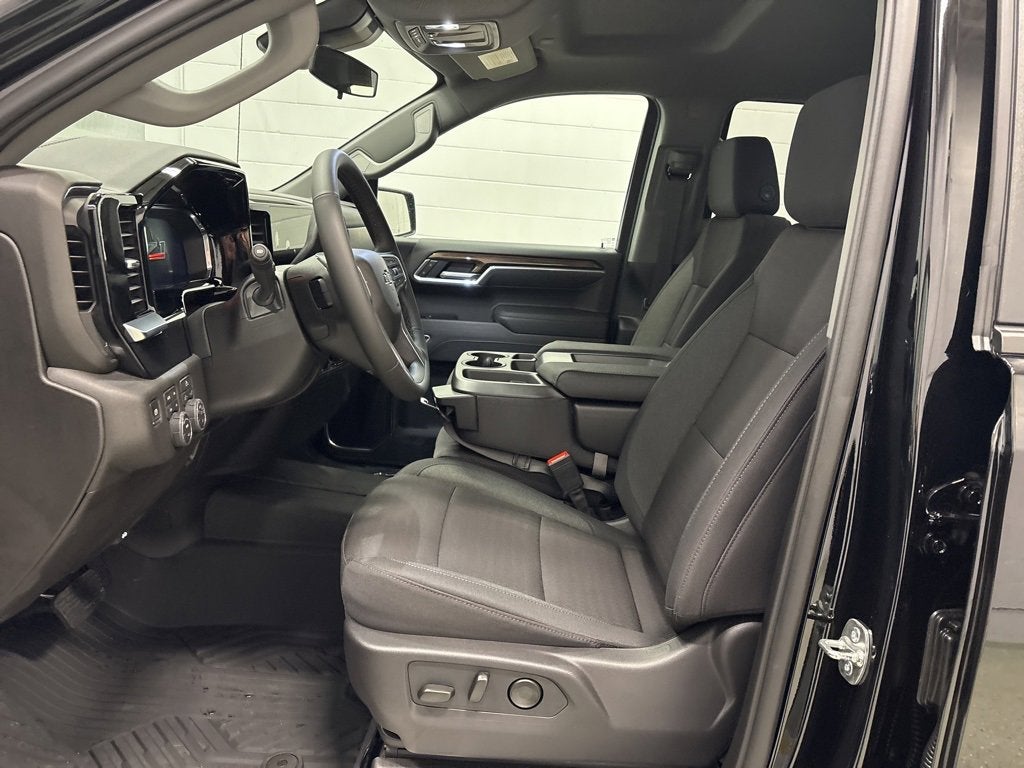 2026 Chevrolet Silverado 1500 RST Crew Cab Short Box 4WD