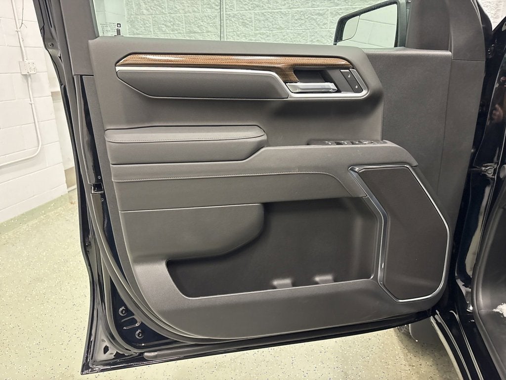 2026 Chevrolet Silverado 1500 RST Crew Cab Short Box 4WD