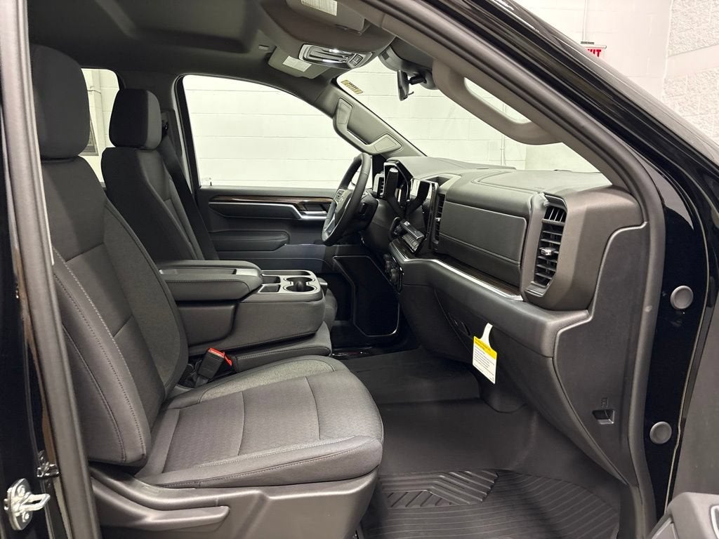 2026 Chevrolet Silverado 1500 RST Crew Cab Short Box 4WD