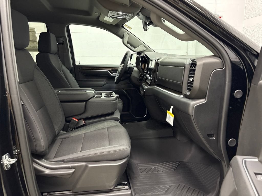2026 Chevrolet Silverado 1500 RST Crew Cab Short Box 4WD