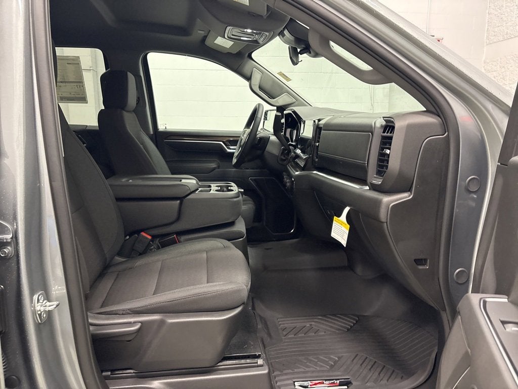 2026 Chevrolet Silverado 1500 RST Crew Cab Short Box 4WD