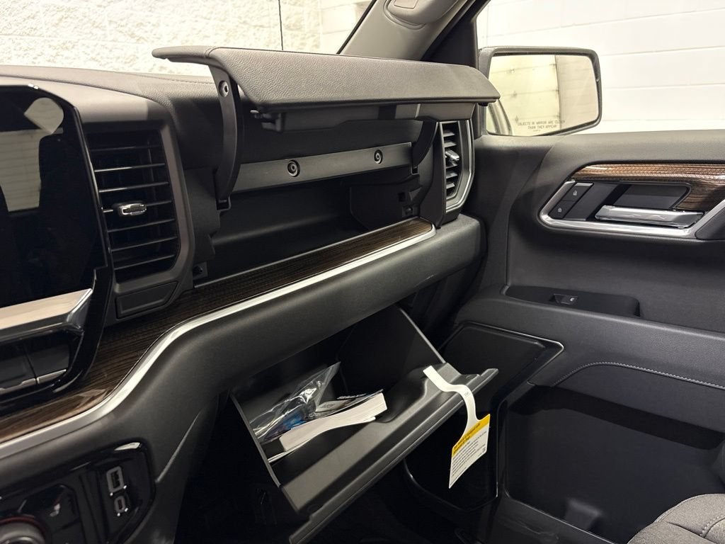 2026 Chevrolet Silverado 1500 RST Crew Cab Short Box 4WD
