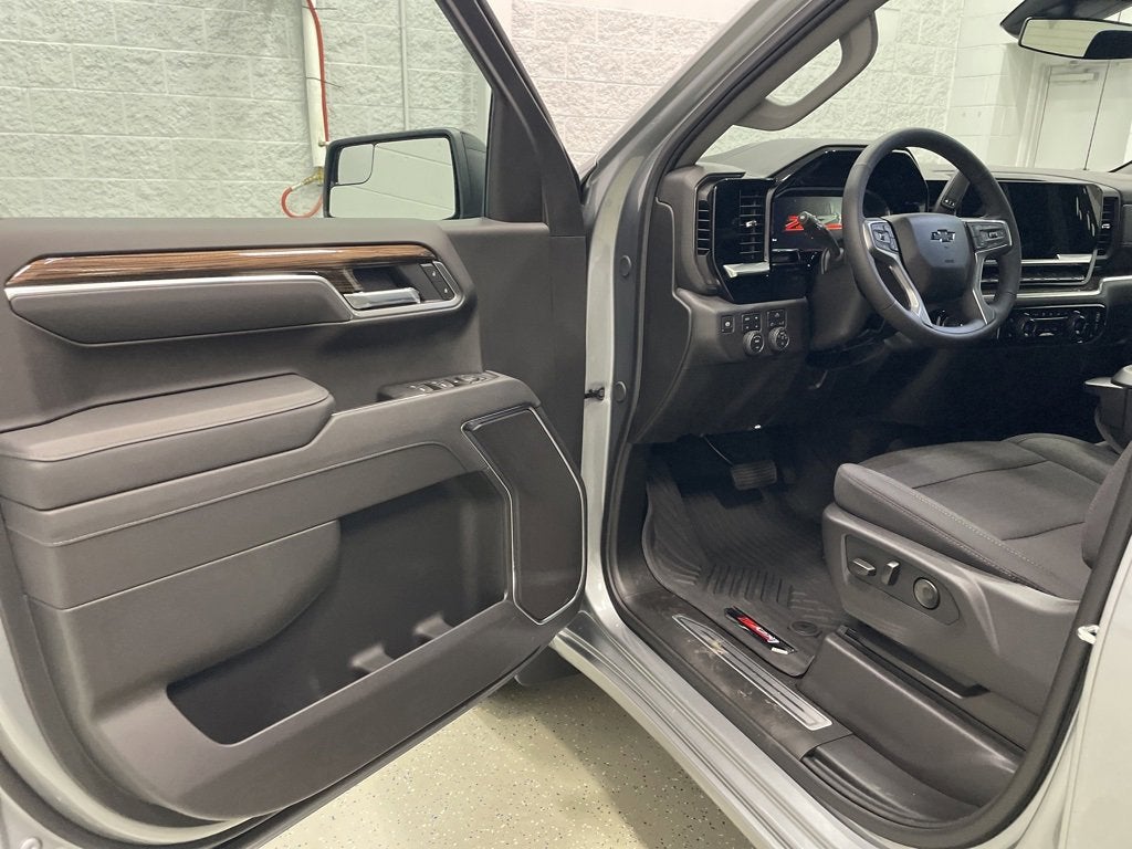 2026 Chevrolet Silverado 1500 RST Crew Cab Short Box 4WD