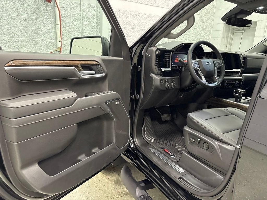 2026 Chevrolet Silverado 1500 RST Crew Cab Short Box 4WD