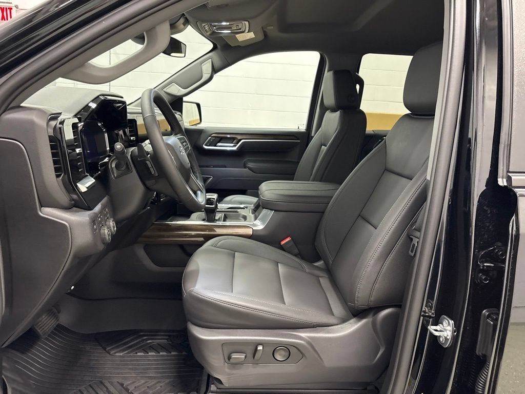 2026 Chevrolet Silverado 1500 RST Crew Cab Short Box 4WD