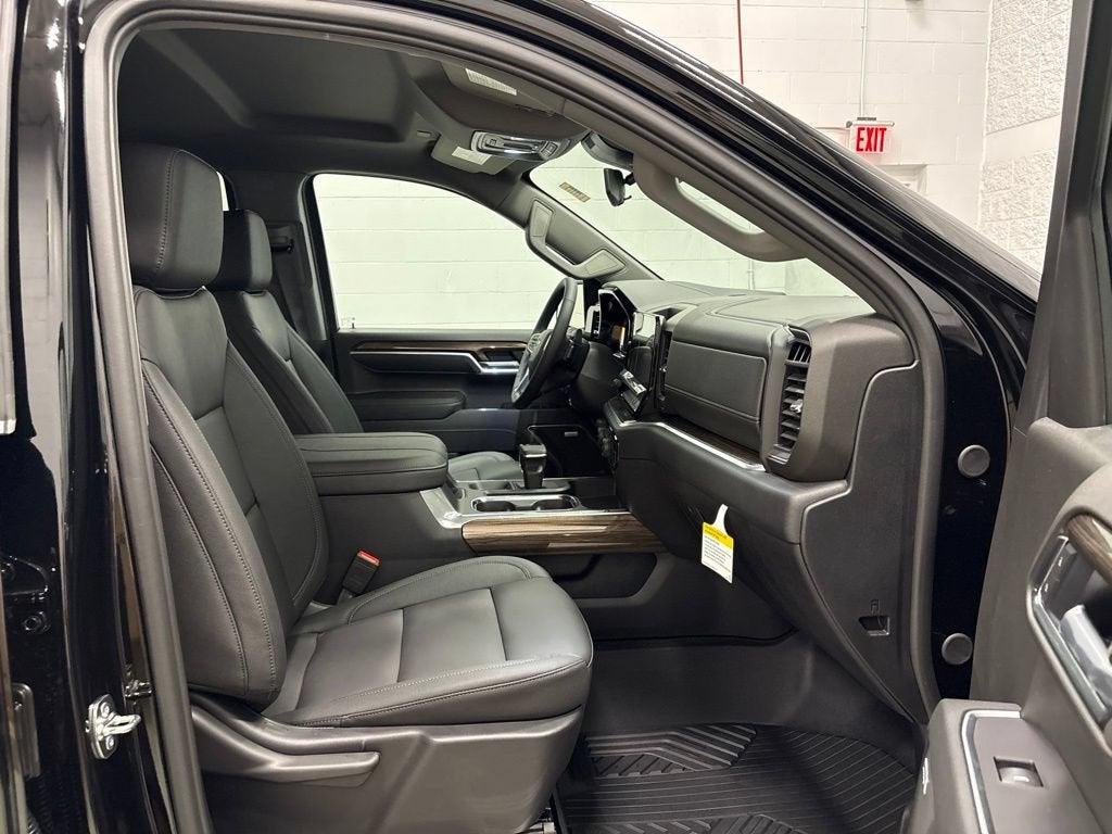 2026 Chevrolet Silverado 1500 RST Crew Cab Short Box 4WD