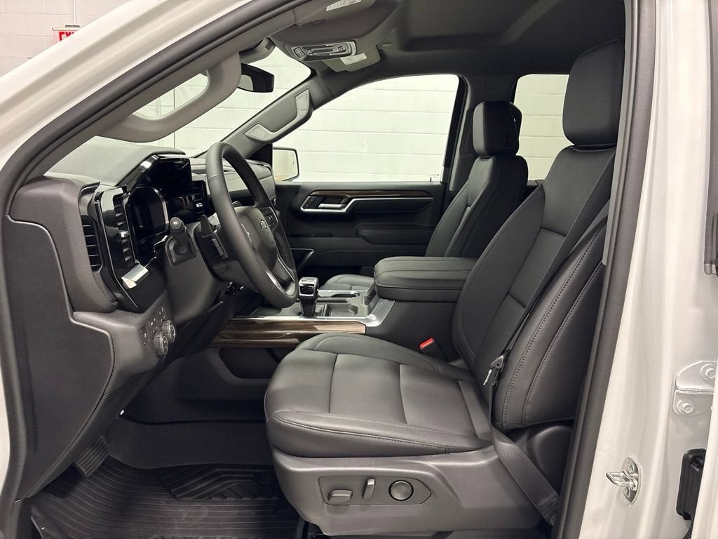2026 Chevrolet Silverado 1500 RST Crew Cab Short Box 4WD