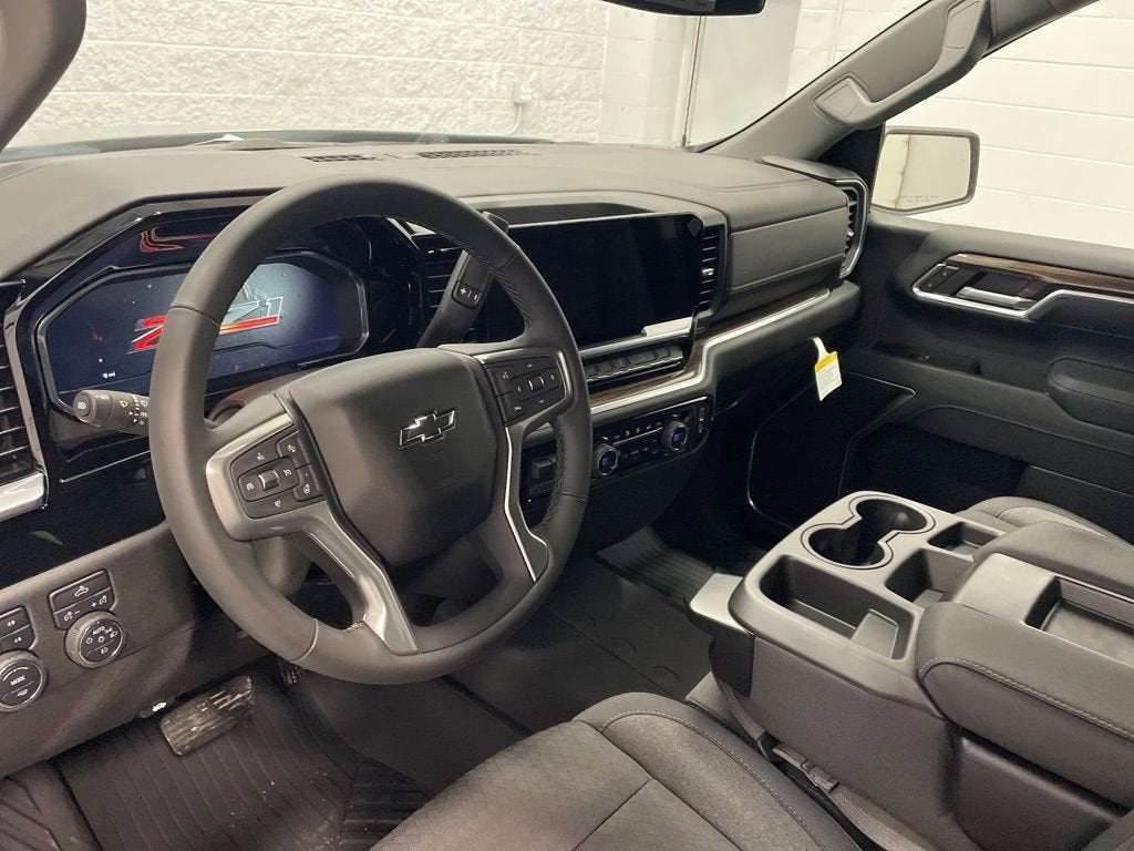 2025 Chevrolet Silverado 1500 RST Crew Cab Short Box 4WD