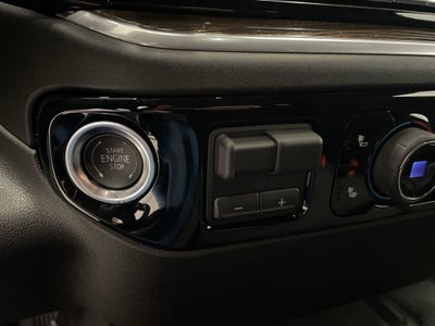 2025 Chevrolet Silverado 1500 RST Crew Cab Short Box 4WD