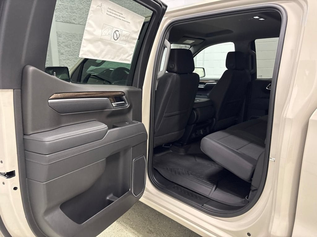2026 Chevrolet Silverado 1500 RST Crew Cab Short Box 4WD