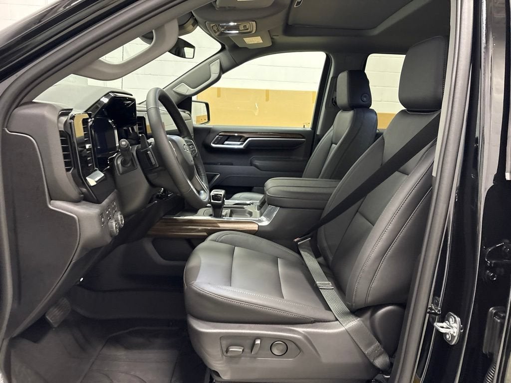 2026 Chevrolet Silverado 1500 RST Crew Cab Short Box 4WD