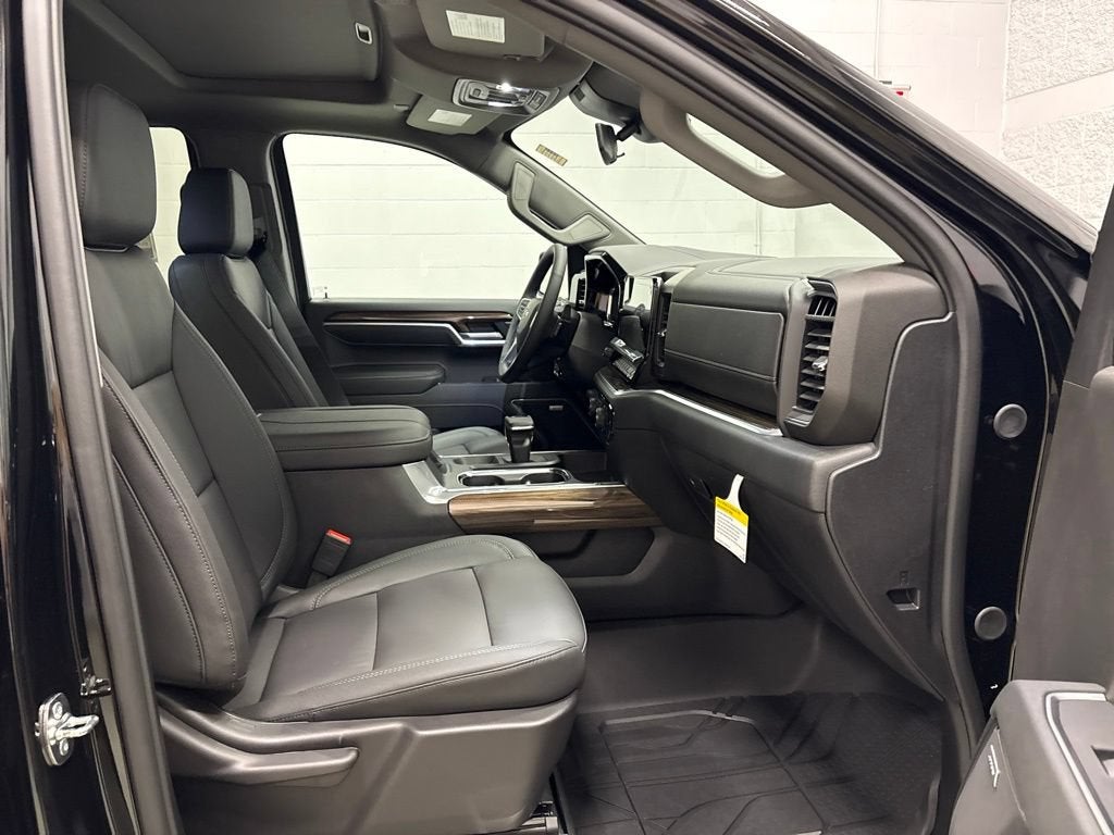 2026 Chevrolet Silverado 1500 RST Crew Cab Short Box 4WD