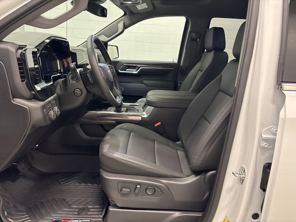 2026 Chevrolet Silverado 1500 LTZ Crew Cab Short Box 4WD