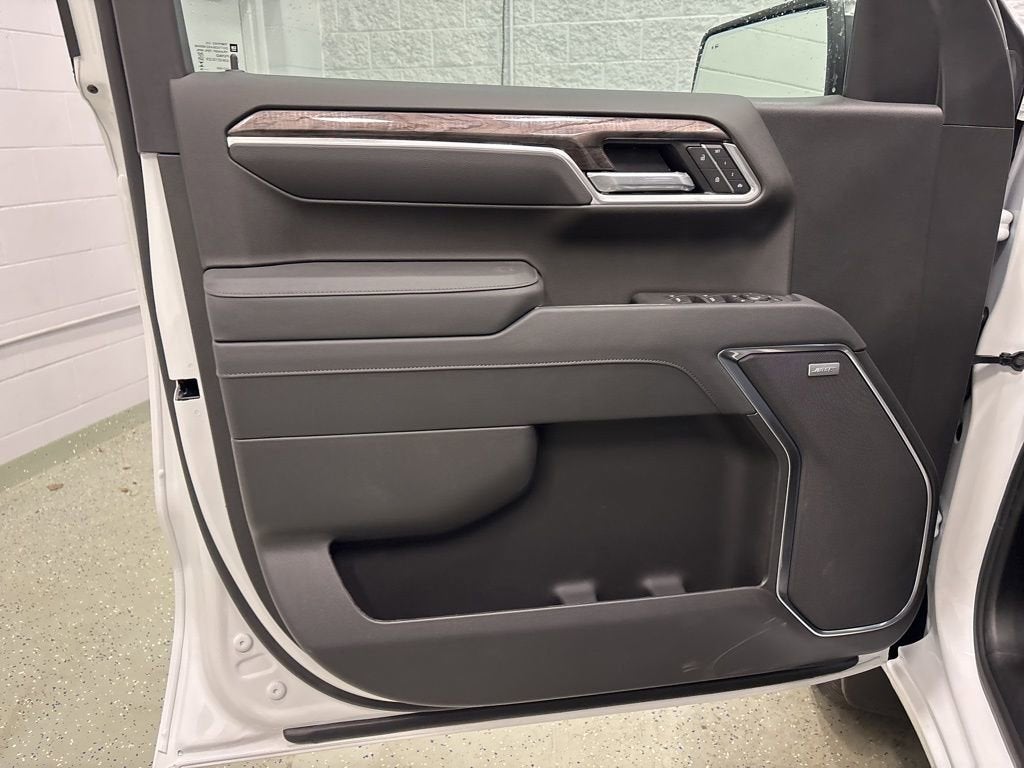 2026 Chevrolet Silverado 1500 LTZ Crew Cab Short Box 4WD