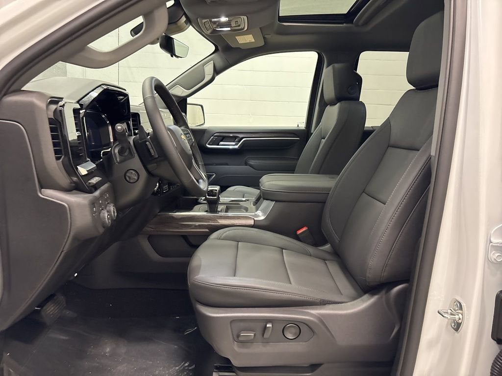 2026 Chevrolet Silverado 1500 LTZ Crew Cab Short Box 4WD