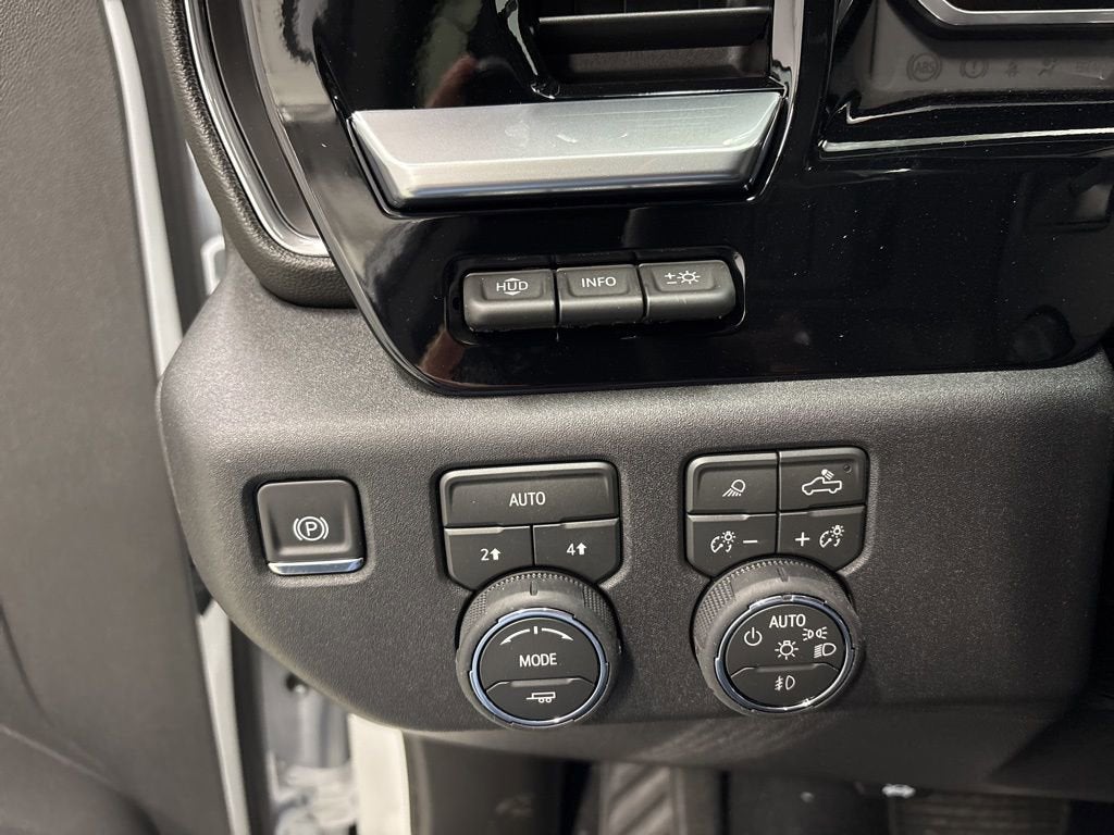 2026 Chevrolet Silverado 1500 LTZ Crew Cab Short Box 4WD
