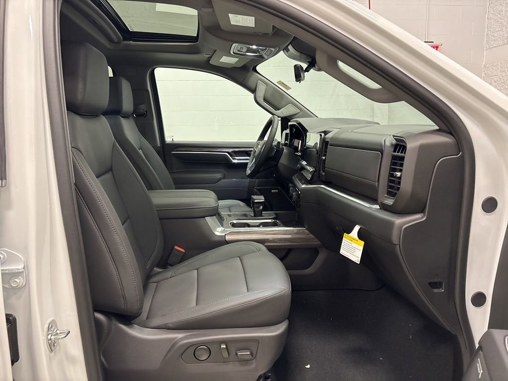 2026 Chevrolet Silverado 1500 LTZ Crew Cab Short Box 4WD