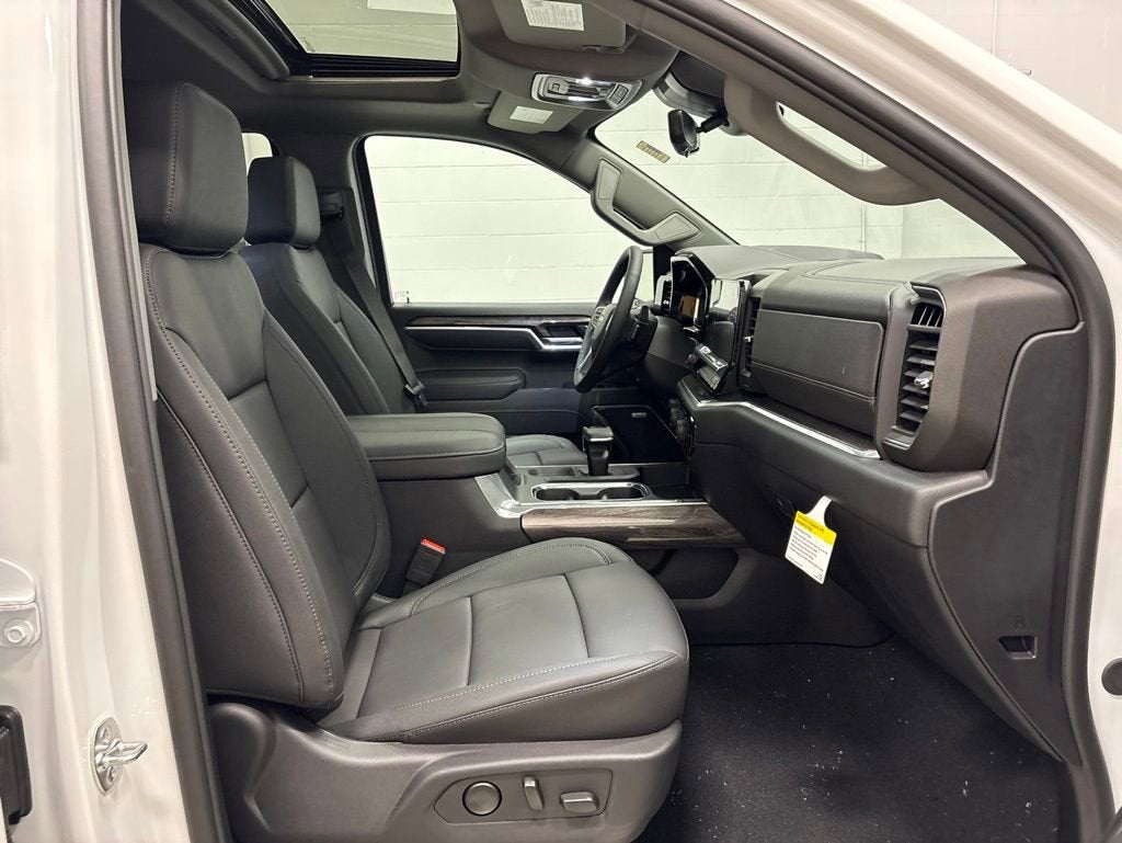 2026 Chevrolet Silverado 1500 LTZ Crew Cab Short Box 4WD