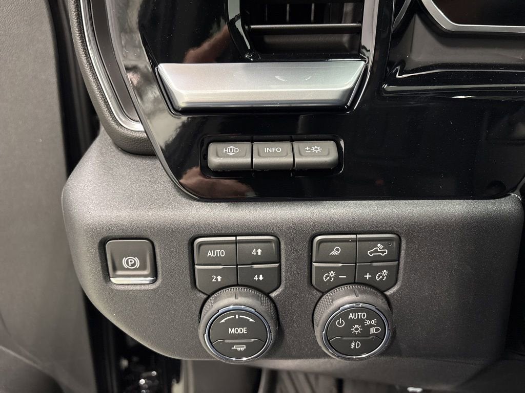 2026 Chevrolet Silverado 1500 LTZ Crew Cab Standard Box 4WD