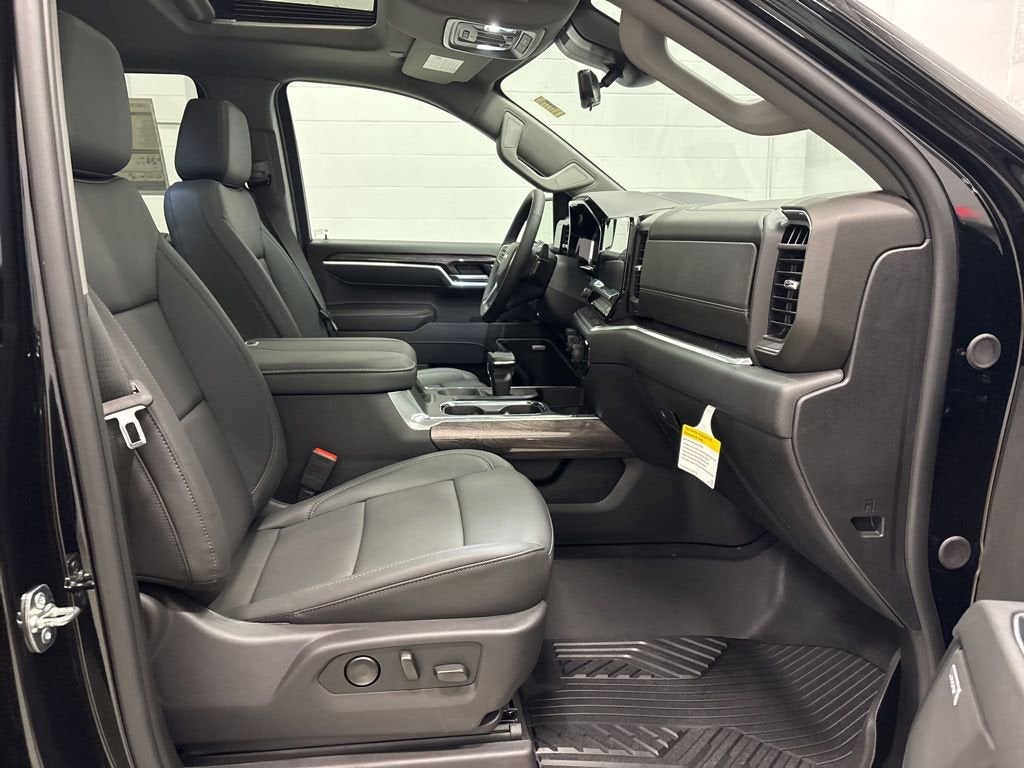 2026 Chevrolet Silverado 1500 LTZ Crew Cab Standard Box 4WD