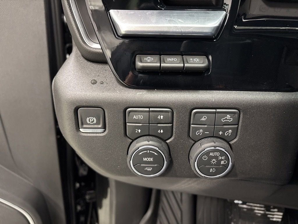 2026 Chevrolet Silverado 1500 LTZ Crew Cab Standard Box 4WD