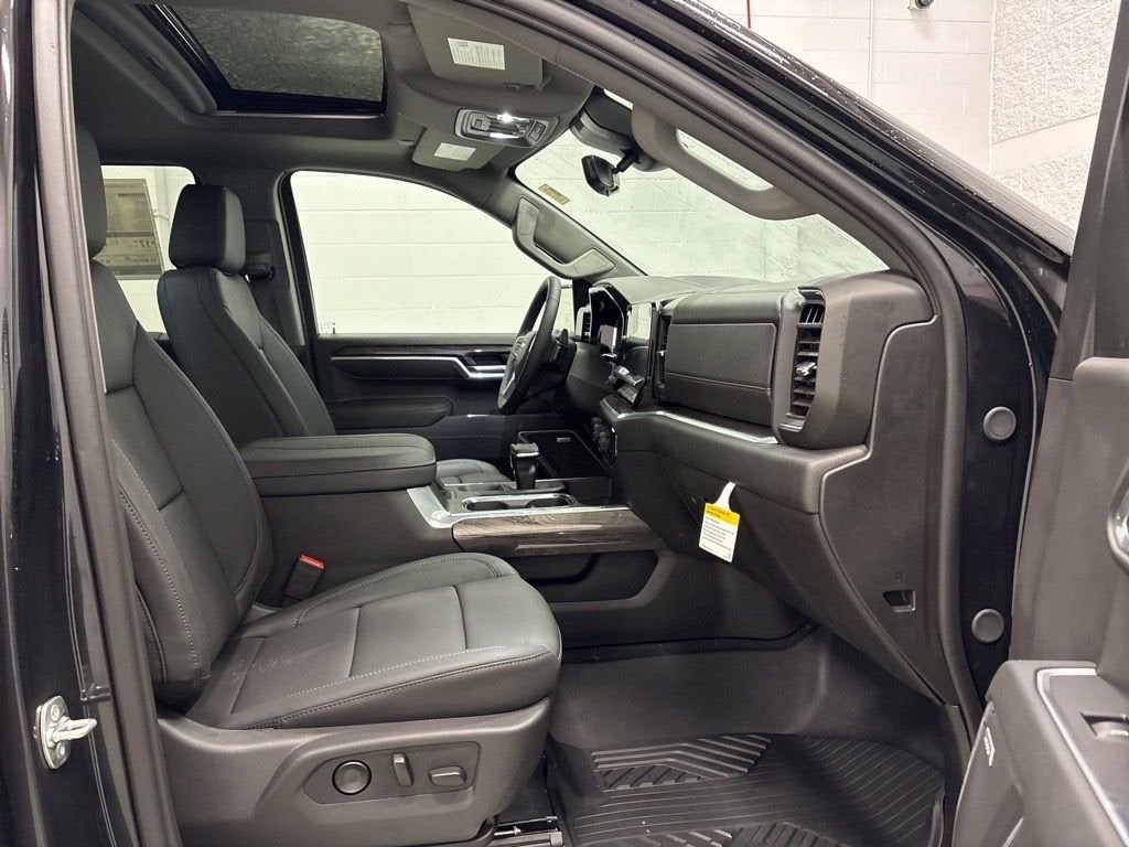 2026 Chevrolet Silverado 1500 LTZ Crew Cab Standard Box 4WD