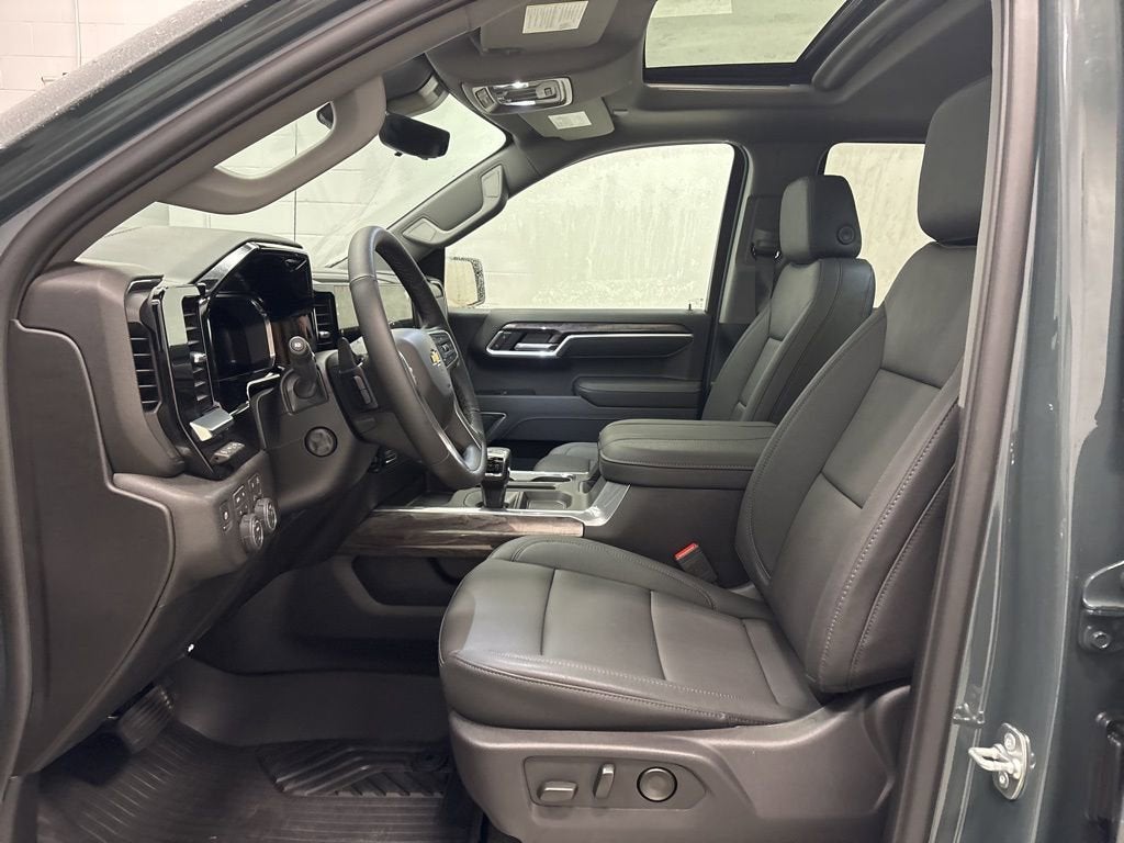 2026 Chevrolet Silverado 1500 LTZ Crew Cab Short Box 4WD