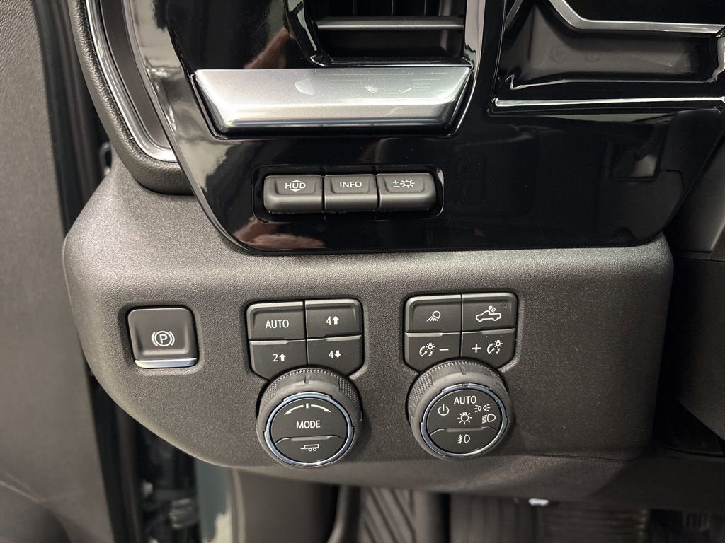 2026 Chevrolet Silverado 1500 LTZ Crew Cab Short Box 4WD