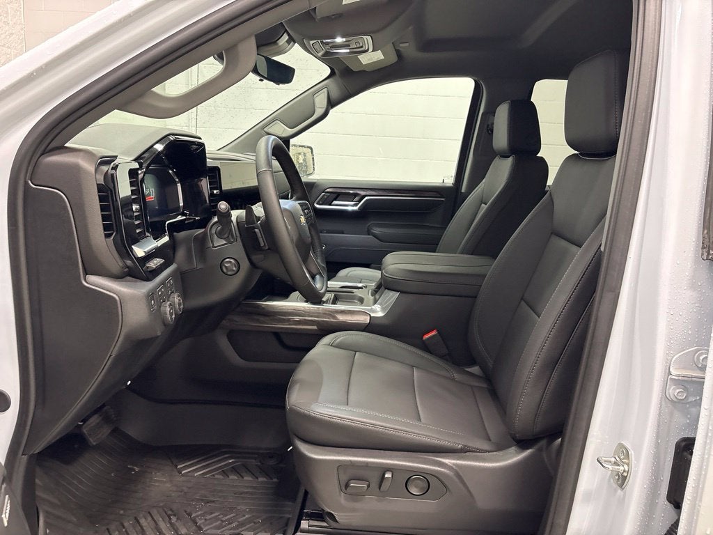 2026 Chevrolet Silverado 1500 LTZ Crew Cab Short Box 4WD