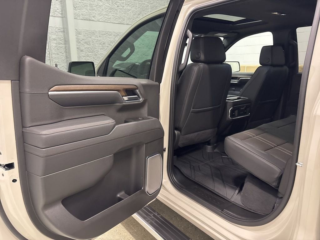 2026 Chevrolet Silverado 1500 High Country Crew Cab Short Box 4WD