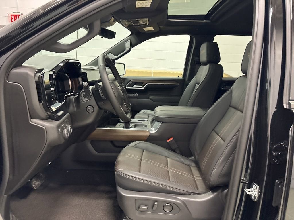 2026 Chevrolet Silverado 1500 High Country Crew Cab Short Box 4WD