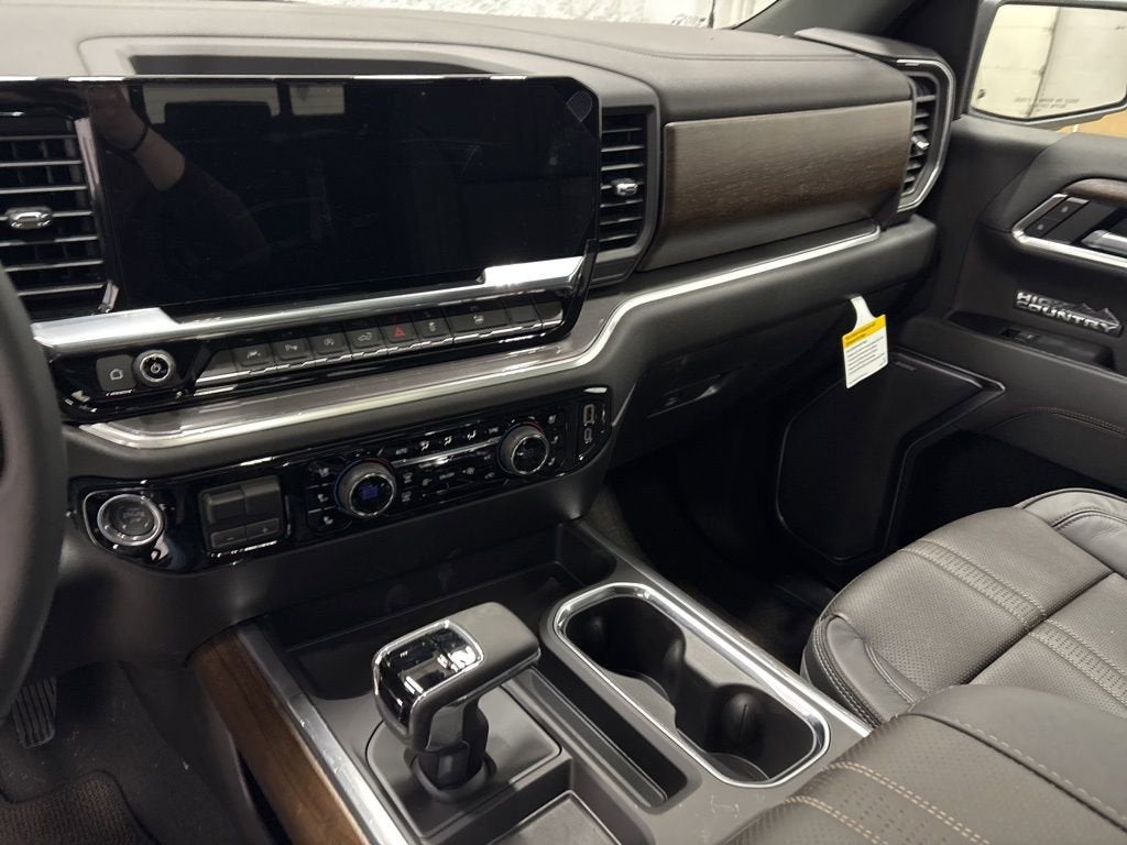 2026 Chevrolet Silverado 1500 High Country Crew Cab Short Box 4WD