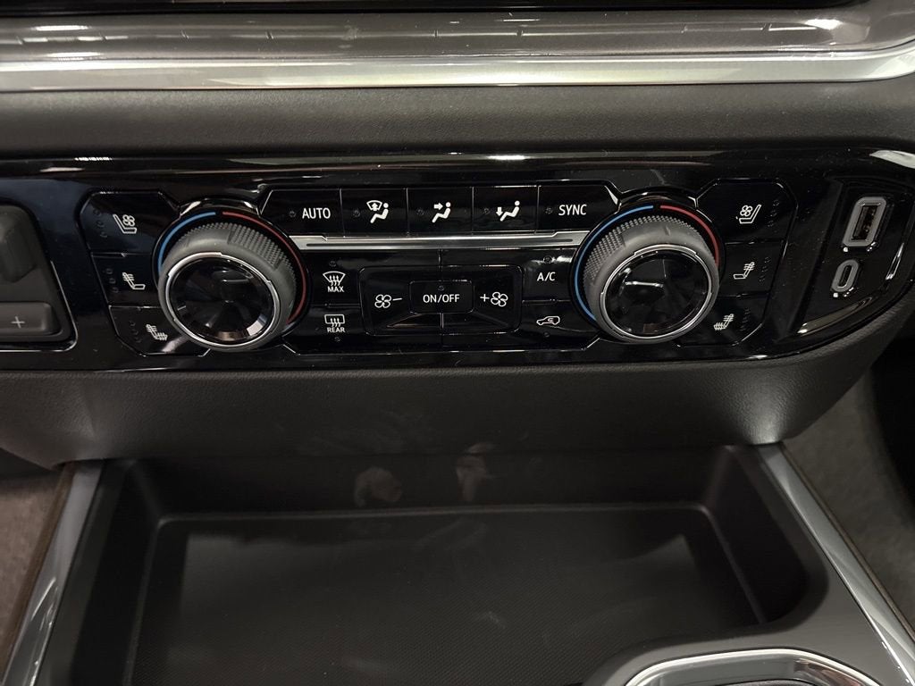 2026 Chevrolet Silverado 1500 High Country Crew Cab Short Box 4WD