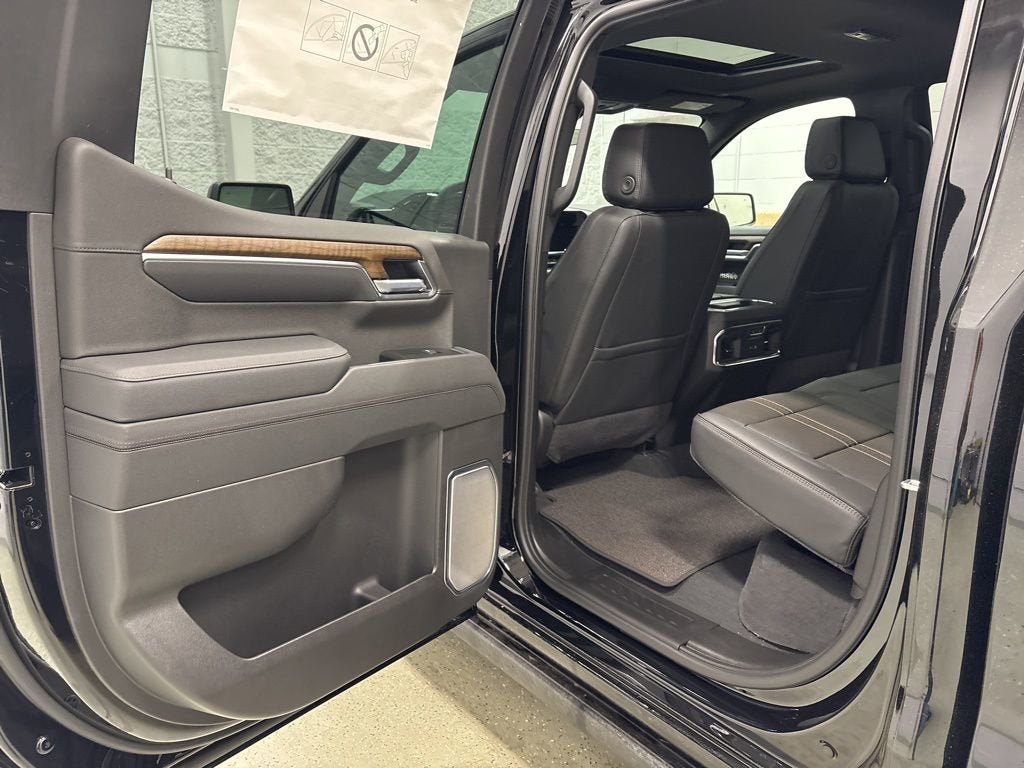 2026 Chevrolet Silverado 1500 High Country Crew Cab Short Box 4WD