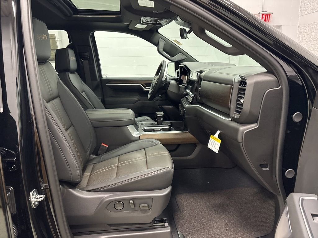 2026 Chevrolet Silverado 1500 High Country Crew Cab Short Box 4WD