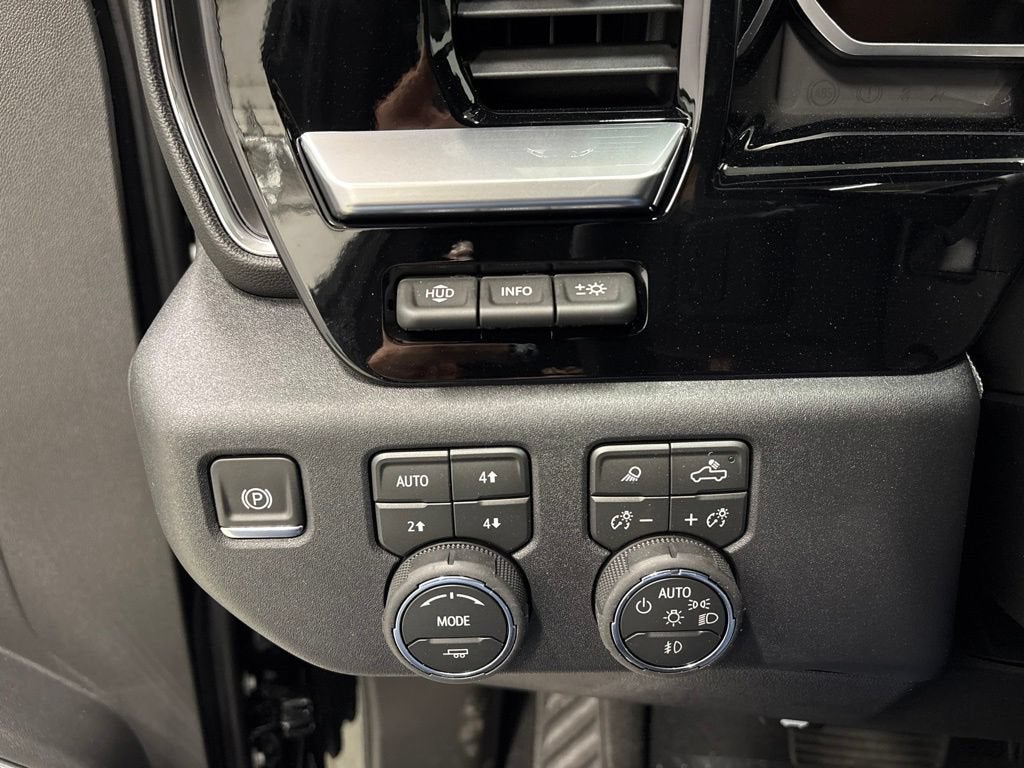 2026 Chevrolet Silverado 1500 High Country Crew Cab Short Box 4WD