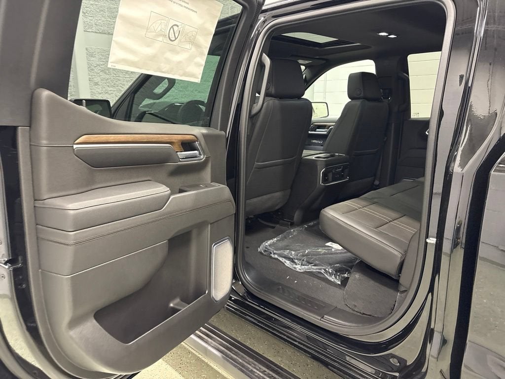 2026 Chevrolet Silverado 1500 High Country Crew Cab Short Box 4WD