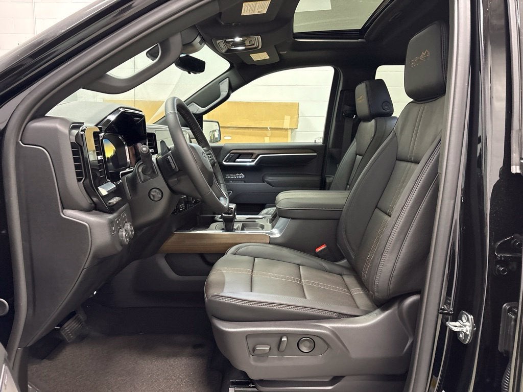 2026 Chevrolet Silverado 1500 High Country Crew Cab Short Box 4WD